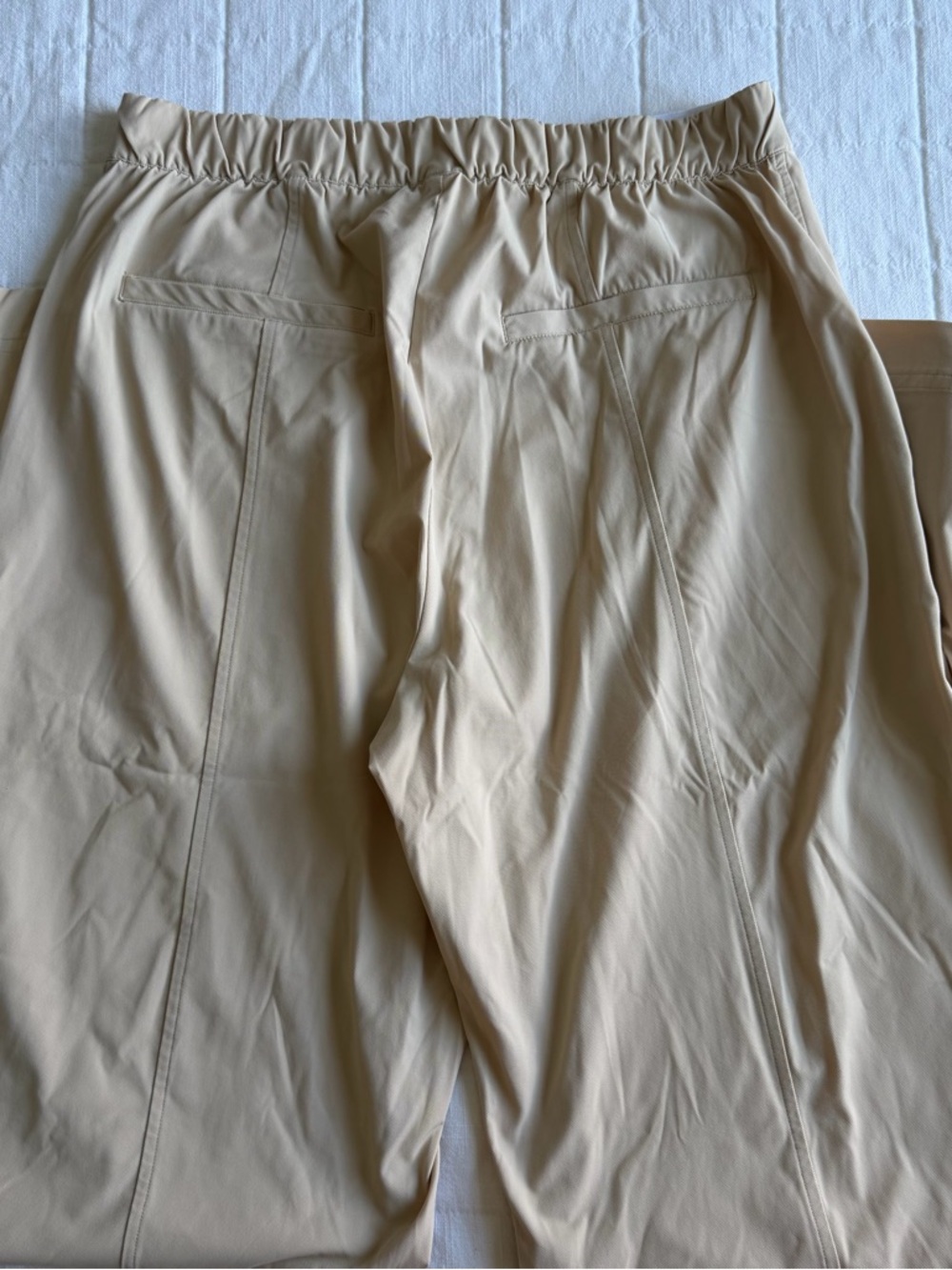 Alo Yoga Flip It Trouser in Macadamia Beige - Picture 7 of 7